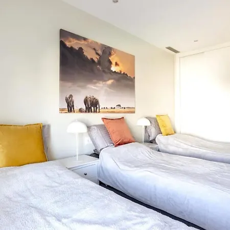 Terraced House Close Town Holiday home *