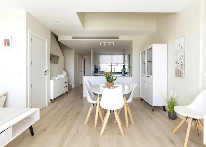 Terraced House Close Town بيت للعطل *